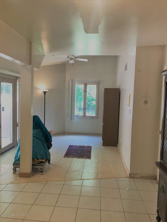 Photo - 2 Georjean Dr