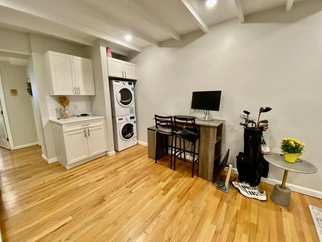 Photo - 15 Bond St Unit 1