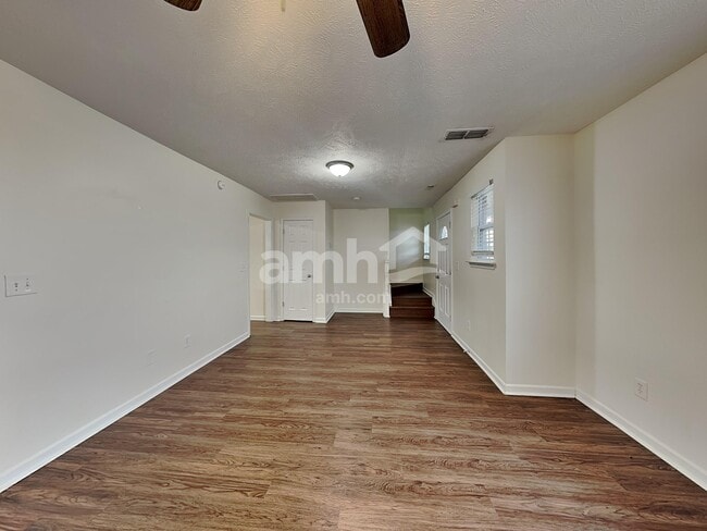 Photo - 1124 Emma May Point