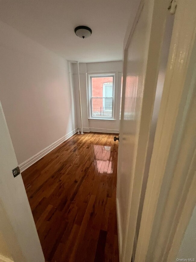 Building Photo - 1129 Noble Ave Unit 4