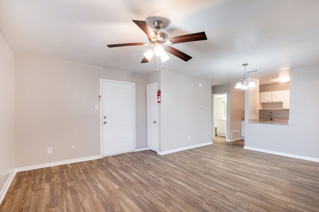 2BR,1BA - 800SF - Willow Wood Apartments