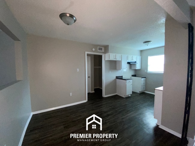 Photo - 6313 Leamont Dr