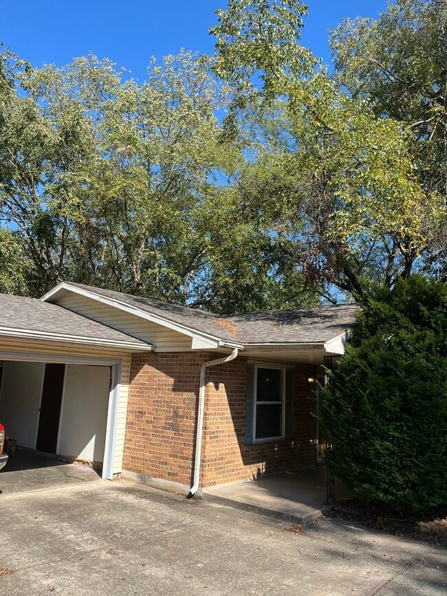 Photo - Spacious 3 bedroom house in SW Springfield!