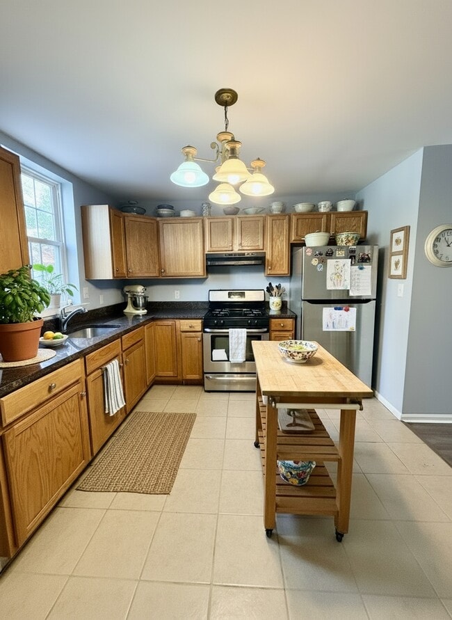 Photo - 2035 Watkins St