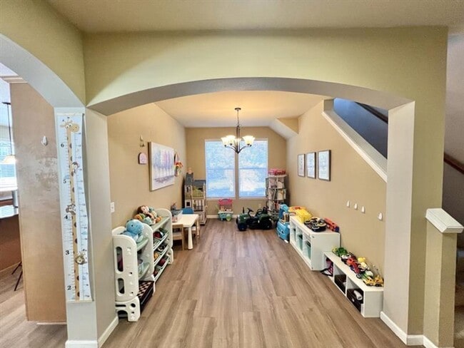 Photo - Spacious 5bed/2.5bath W/Bonus Room