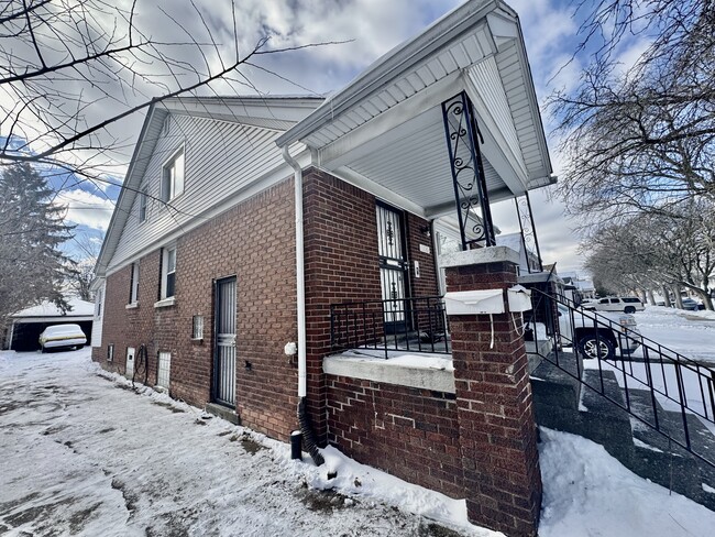 Building Photo - 15030 Rossini Dr