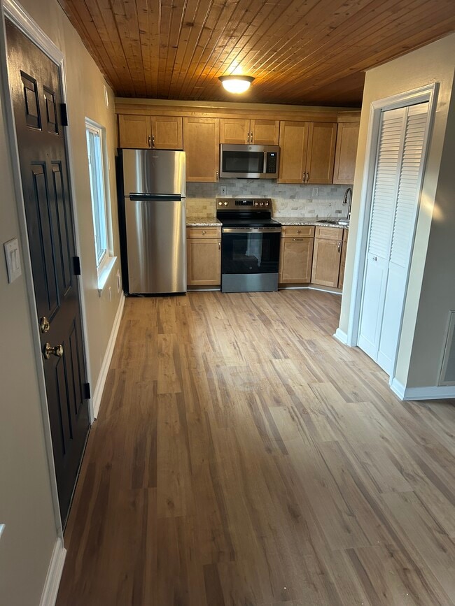 Building Photo - 420 N Everhart Ave Unit 213