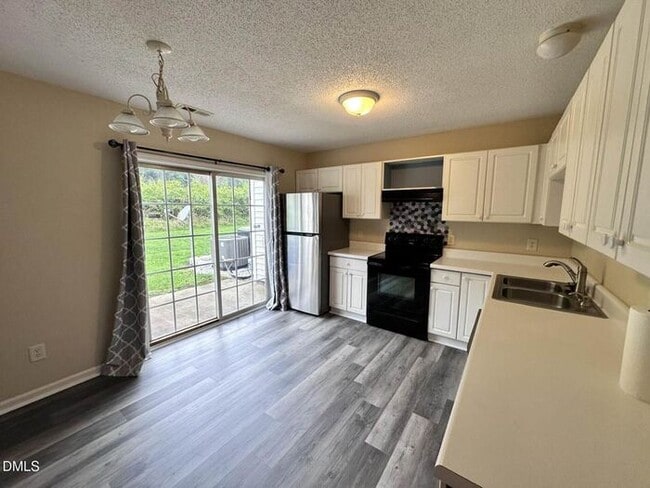 Photo - Lovely 3 bedroom 2.5 Bath Townhome