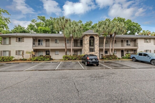 Building Photo - Charming One-Bedroom, One-Bath Retreat in Winter Haven with Modern Amenities