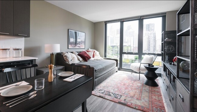 Photo - 155 W Erie St