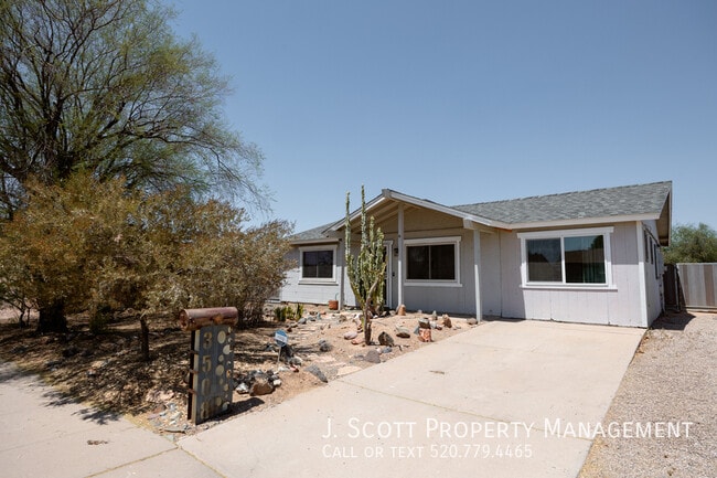 Building Photo - 3508 E Gelding Dr Rental