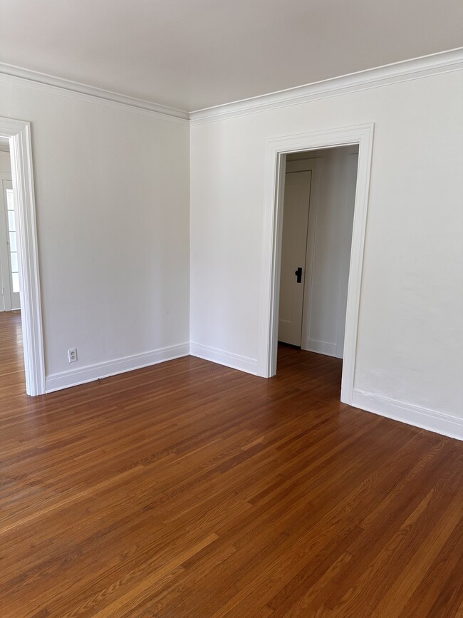 Photo - 102 N Oak Ave