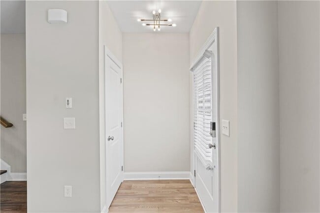 Photo - 2410 Lakeshore Ln