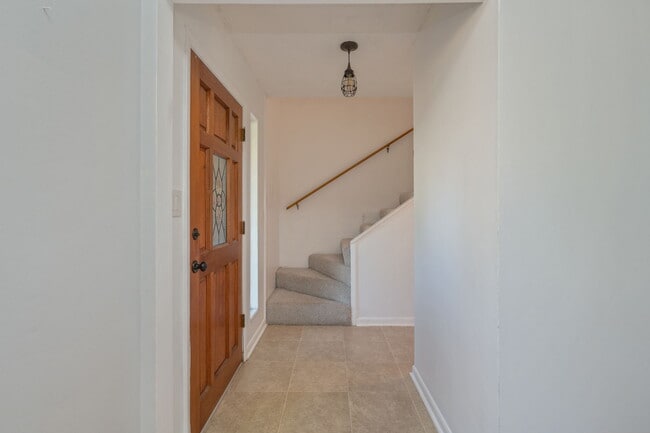 Building Photo - 322 Kathleen Pl NW