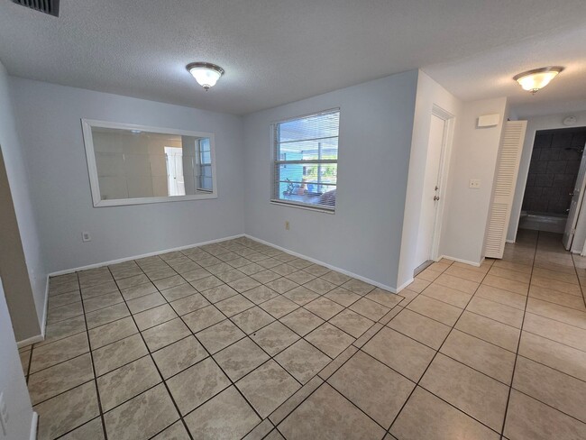 Photo - 6916 Brentford Rd Unit 6916 Brentford Rd