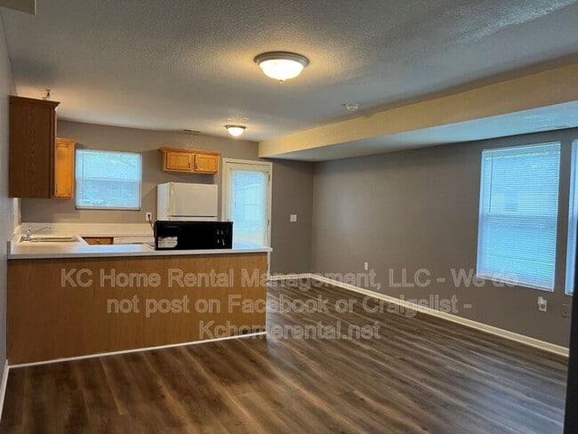 Photo - 1003 South Hocker Ave