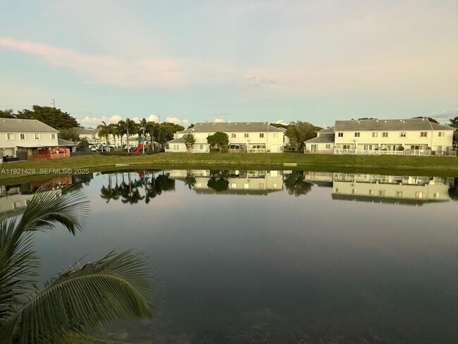 Building Photo - 14111 SW 121st Pl Unit 4