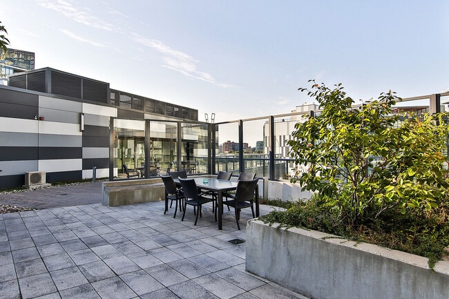 Building Photo - 20 Bruyeres Mews