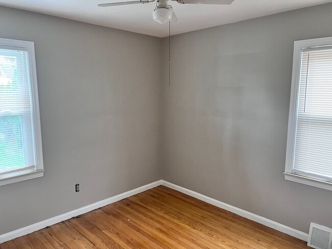 Photo - 19989 Strathmoor St