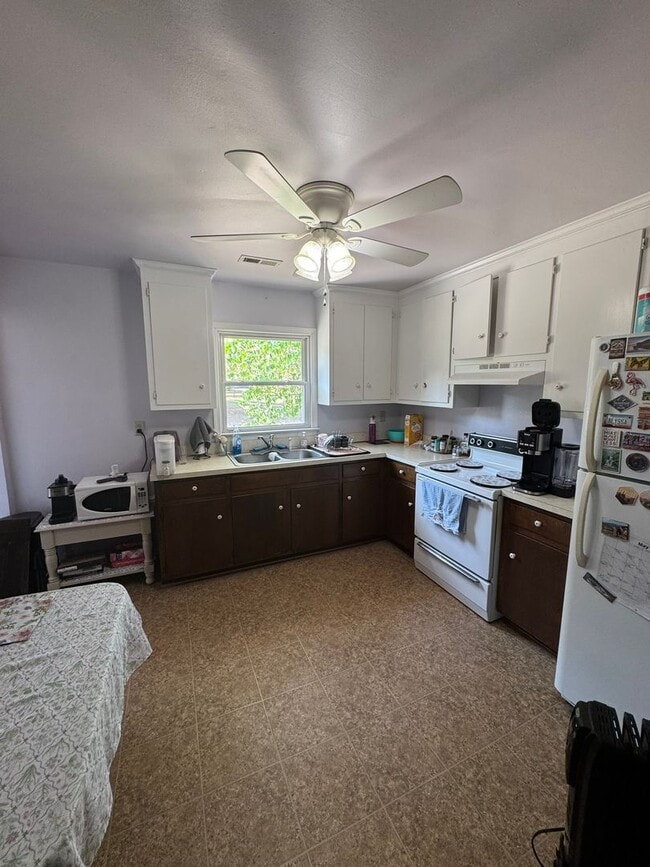 Photo - 4611 Rochambeau Dr Unit 1