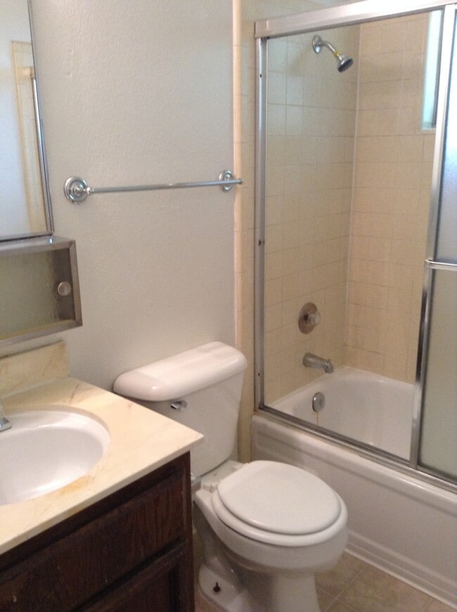 Photo - Charming & Cozy Duplex ? 2 Bedroom, 1 Bathroom for Rent!