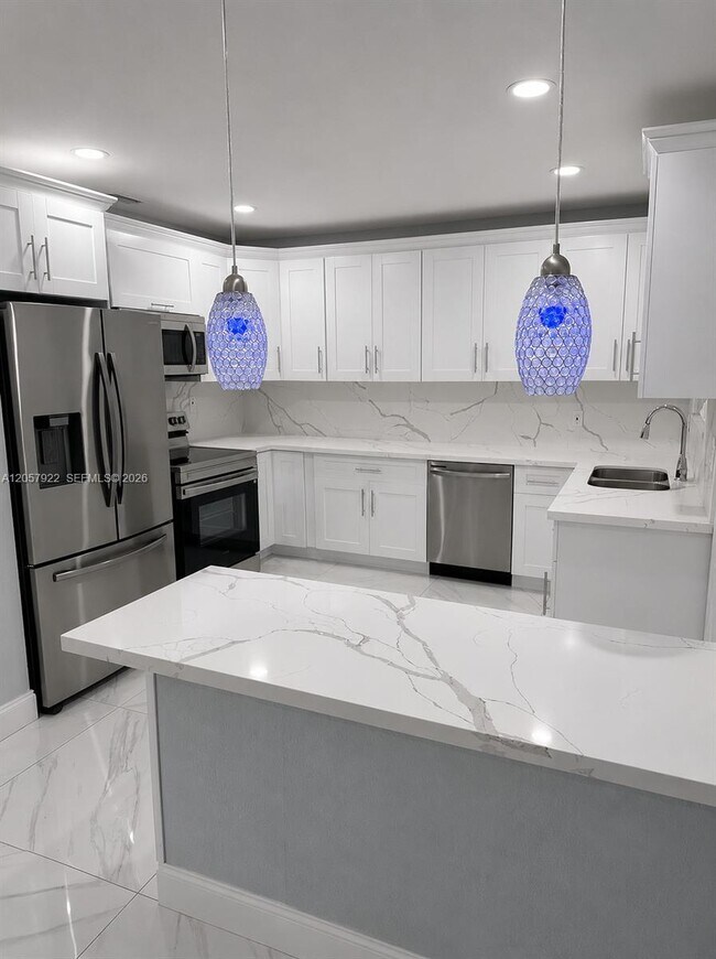 Photo - 552 NE 161st St