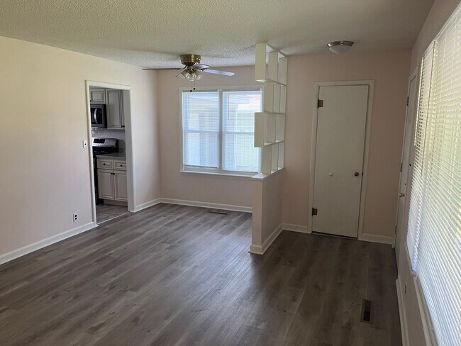 Photo - Charming 2 Bedroom with HUGE Yard!