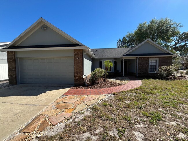 Location, location 3 bedroom 2 bath Oviedo... - Location, location 3 bedroom 2 bath Oviedo... House