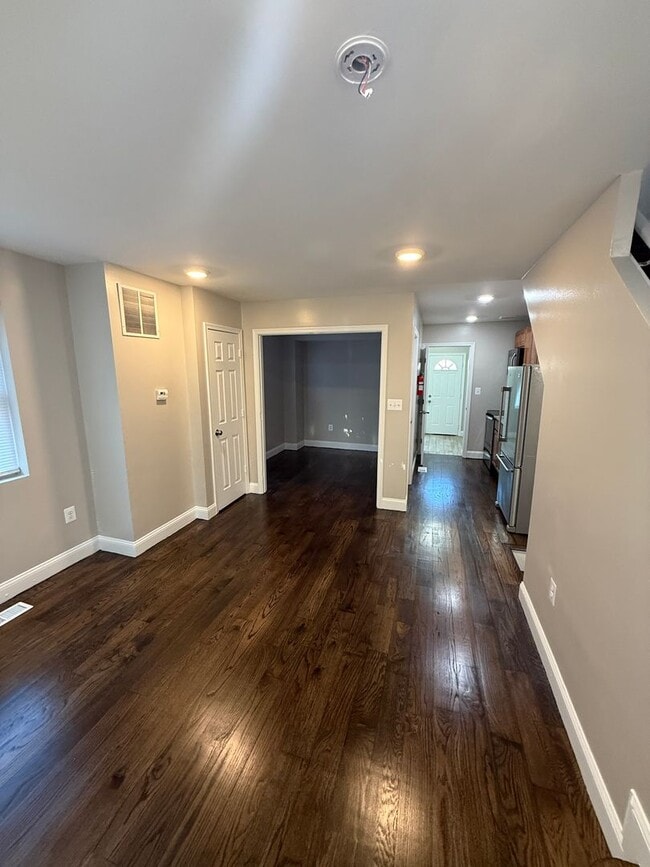 Photo - 312 Burbank St SE