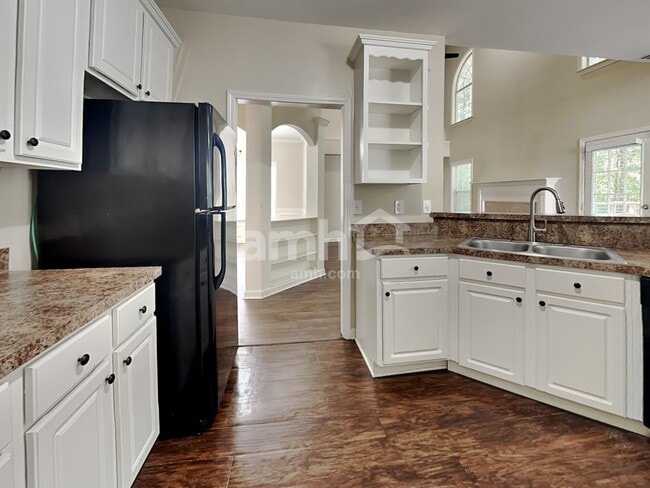 Photo - 640 Victoria Station Blvd