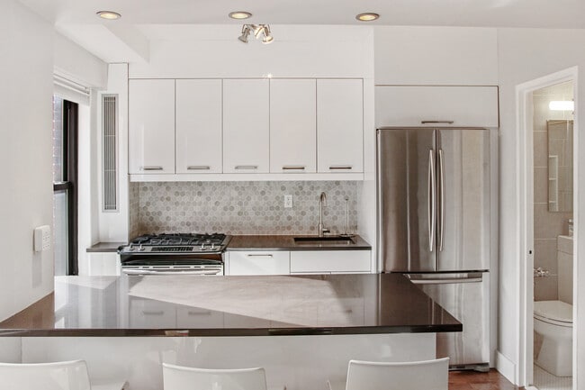 Building Photo - 345 W 145th St Unit Apt 14A-2A
