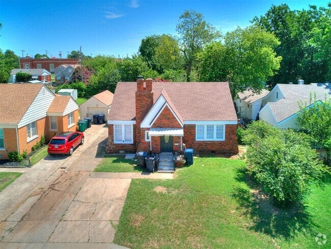 Building Photo - 2204 N Hood St Rental