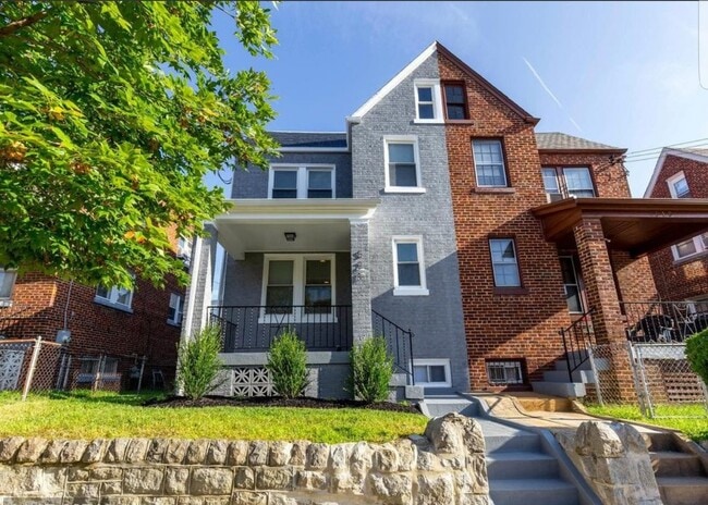 Building Photo - 521 Powhatan Pl NW