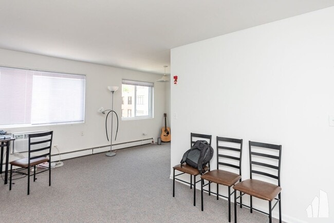 Photo - 520 W Aldine Ave