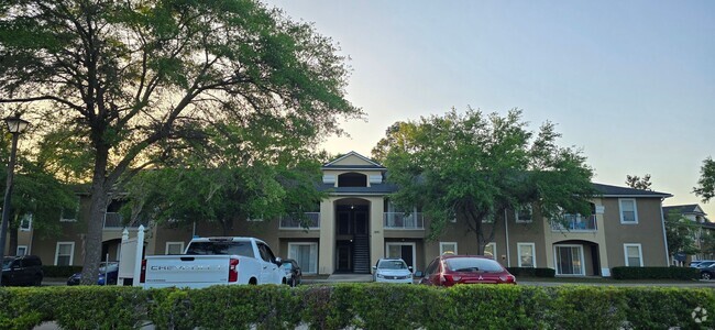 Building Photo - Willow Ridge - Ground Level Condo Unit 5
