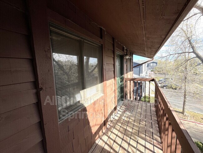 Photo - 2526 Plumtree Grove