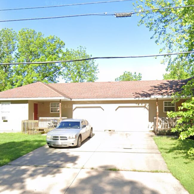 Building Photo - 817 N Weaver Ave Unit 817 N Weaver Rental