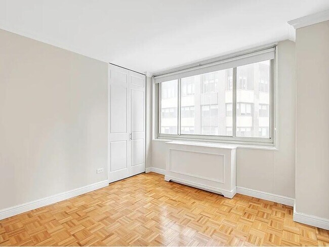 Photo - 30 W 63rd St