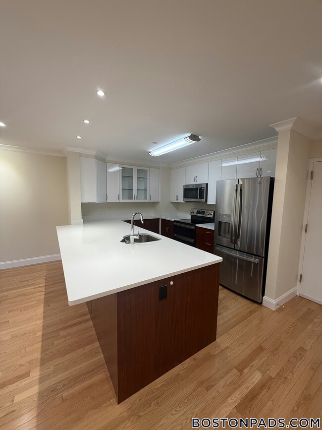Building Photo - 1443 Beacon St Rental