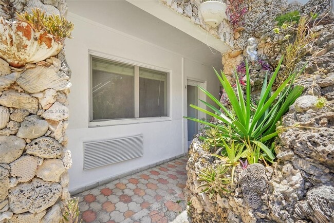 Photo - 320 85th St Unidad 4
