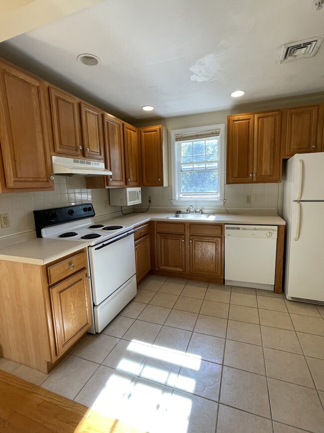 Photo - 454 Green St Unit 3