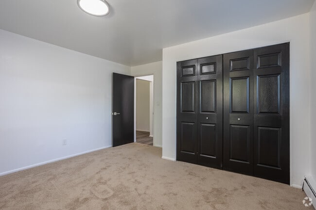1BR, 1BA - 714SF - Bedroom