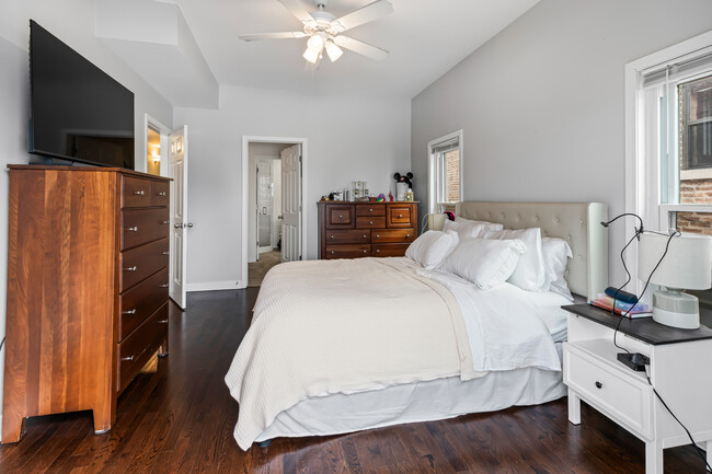 Photo - 811 W Superior St Unit 04