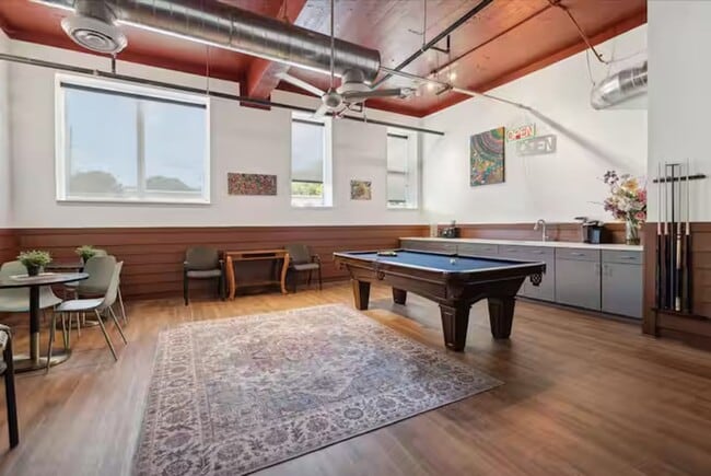 Building Photo - Modern Studio in Dallas' Creative Cedars District Unit 305