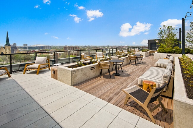 Rooftop Deck - 1431 W Lake St