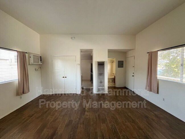 Photo - 5723 Willowcrest Ave Unidad #6