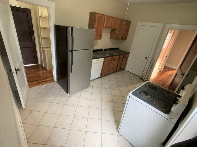 Photo - 154 Thorndike St Unit 3