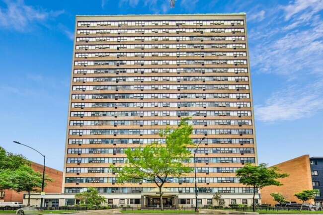Building Photo - 6030 N Sheridan Rd Unit 411 Rental