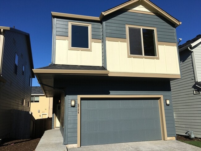 Building Photo - Beautiful Newer Built Home Central location!