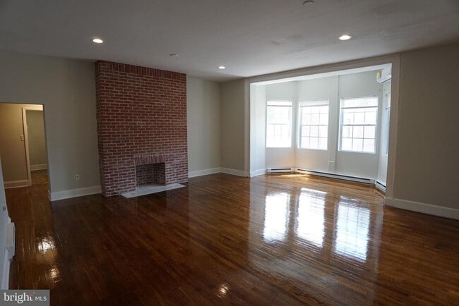 Building Photo - 804 Cathedral St Unit 9